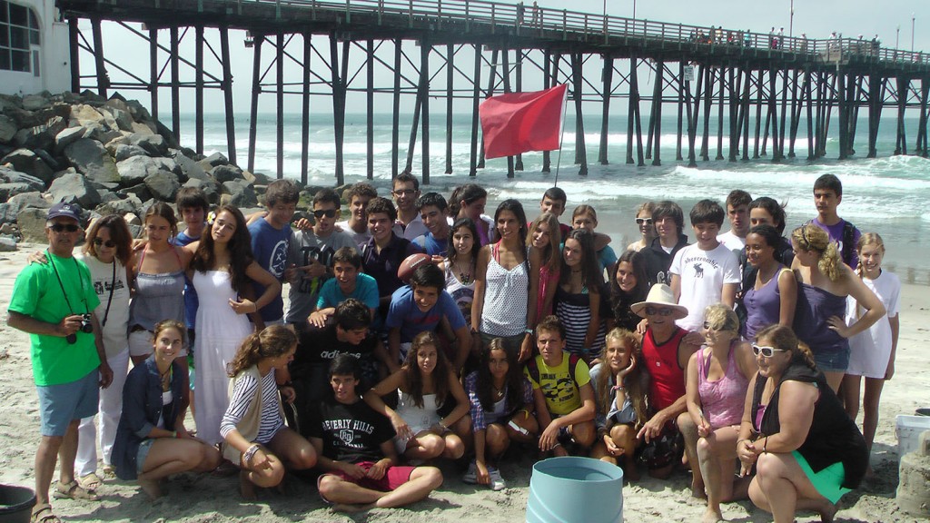 Spanish students pose for picture after a Sand Castle Class